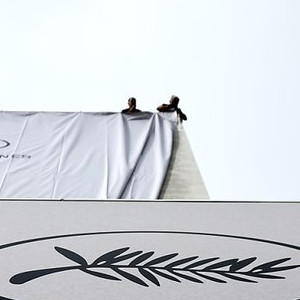 Image illustration CANNES : Les travailleur.euse.s des festivals de cinéma en grève : "Sous les écrans la dèche" combat la précarité