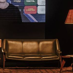 Image illustration Le seul en scène de Ben Mazué et la seule à un concert d’Andrea Mary